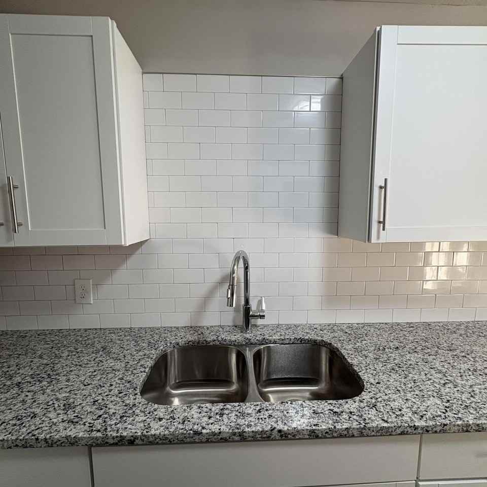 2111 E 5th St - Photo 5 of 8