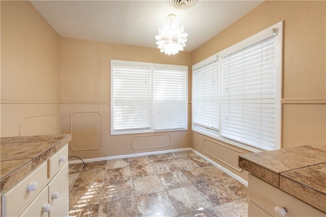 622 Deforrest St - Photo 7 of 14