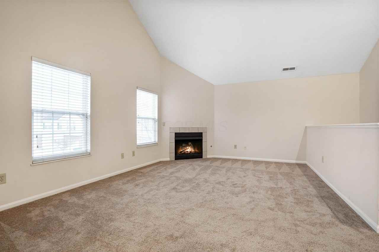 5066 Stratford Pine Ln - Photo 4 of 28