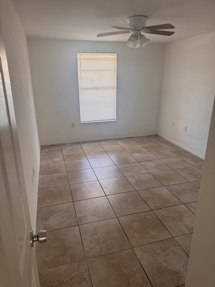 7825 40th Avenue Dr W #7825 - Photo 6 of 10