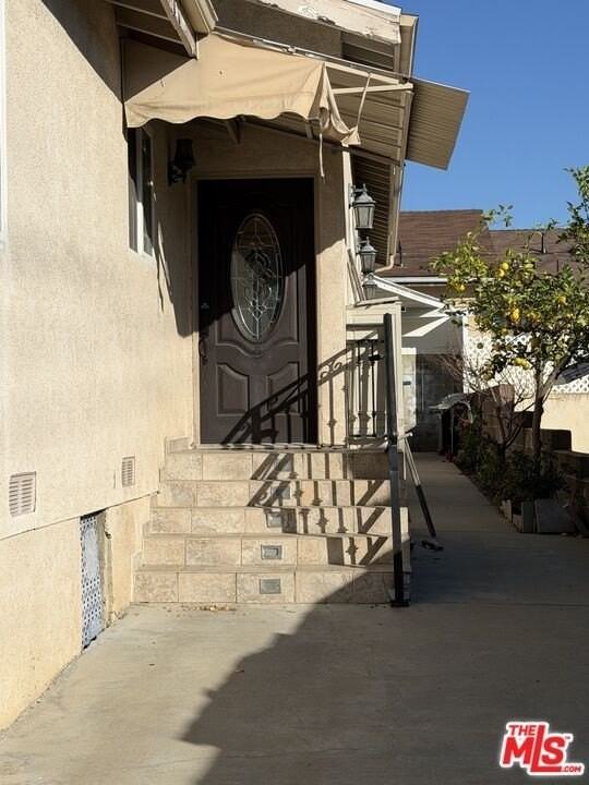 10006 Samoa Ave - Photo 3 of 34