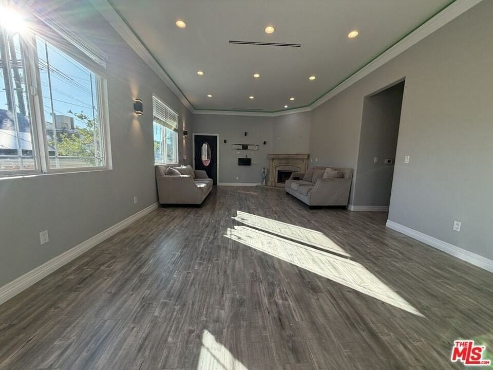 10006 Samoa Ave - Photo 4 of 34