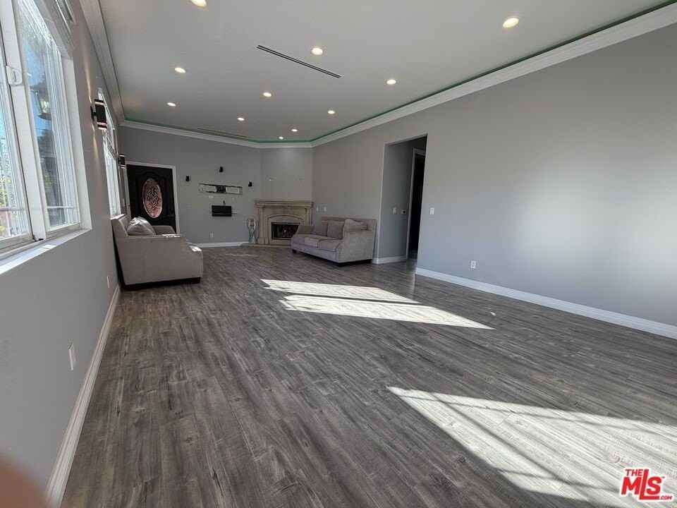 10006 Samoa Ave - Photo 6 of 34