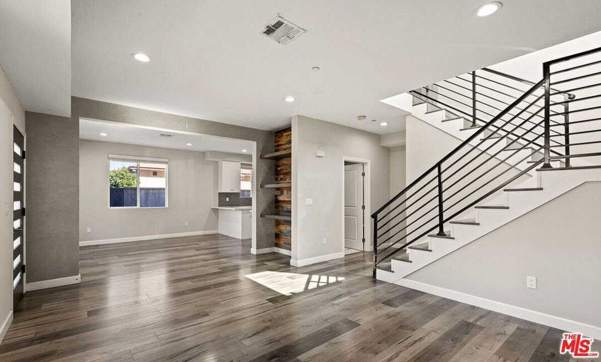 14528 Killion St - Photo 2 of 15