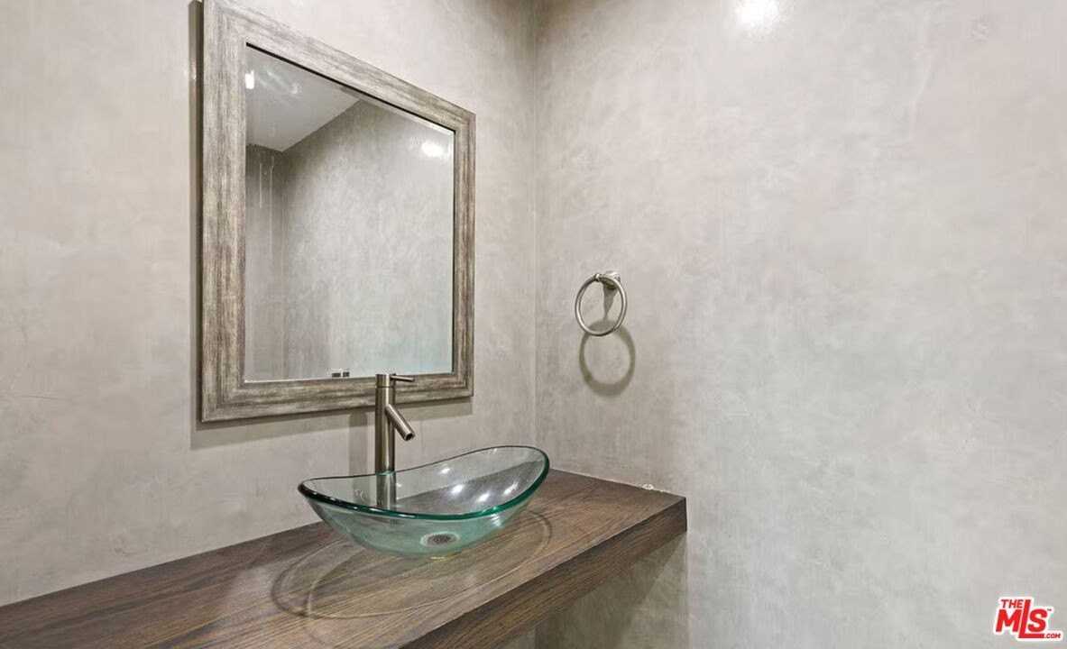 14528 Killion St - Photo 7 of 15