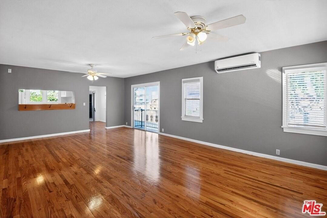 11029 Sarah St - Photo 4 of 27