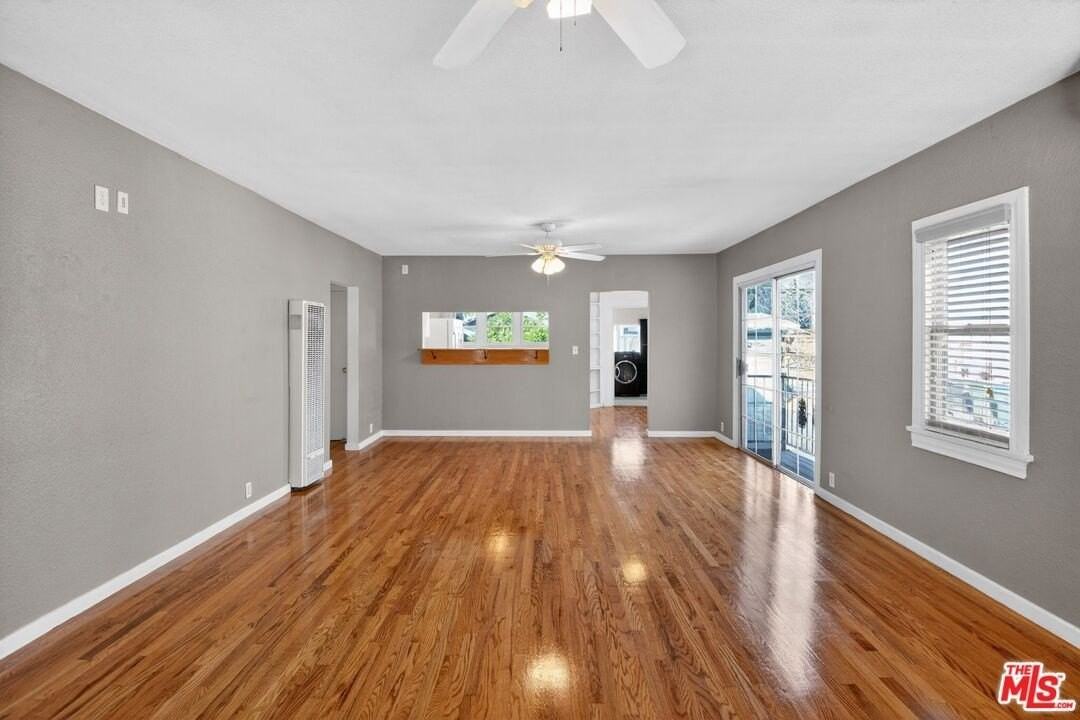 11029 Sarah St - Photo 5 of 27