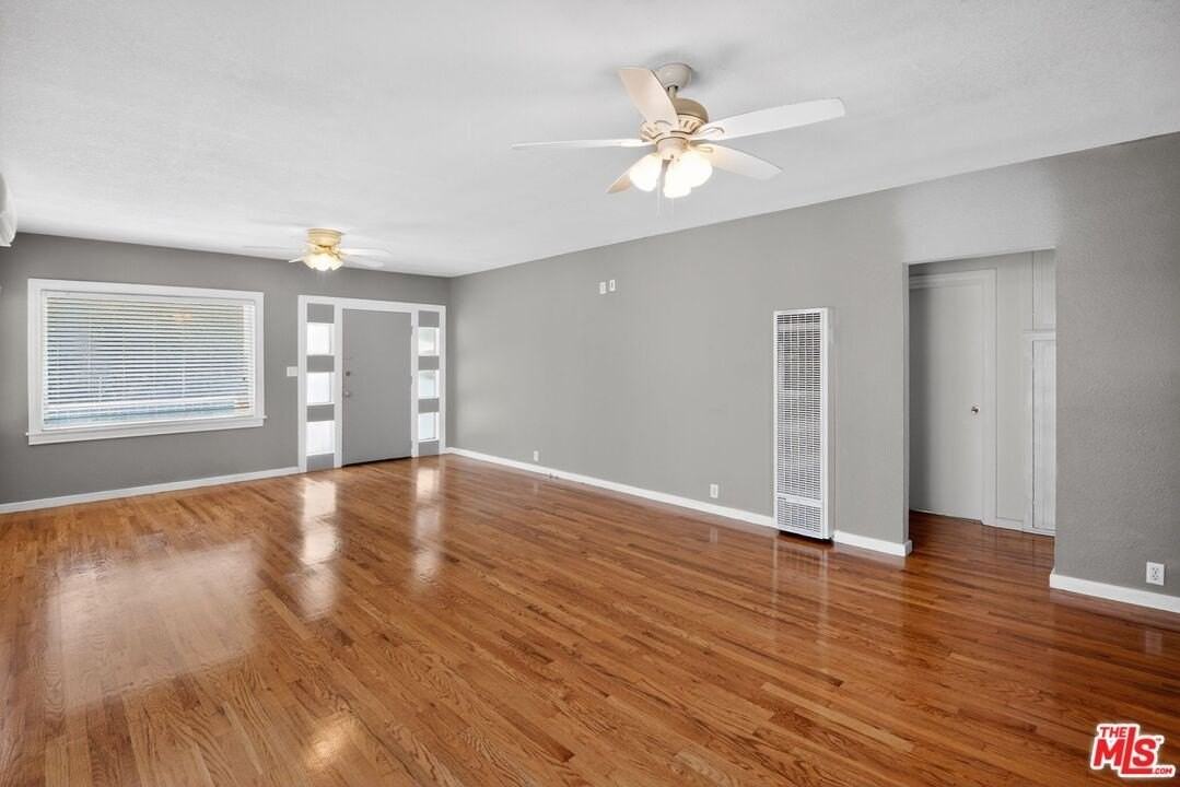 11029 Sarah St - Photo 6 of 27