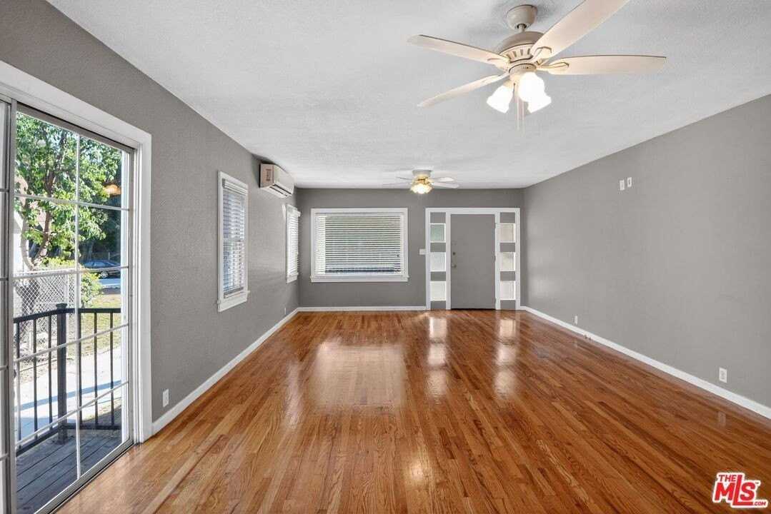 11029 Sarah St - Photo 7 of 27