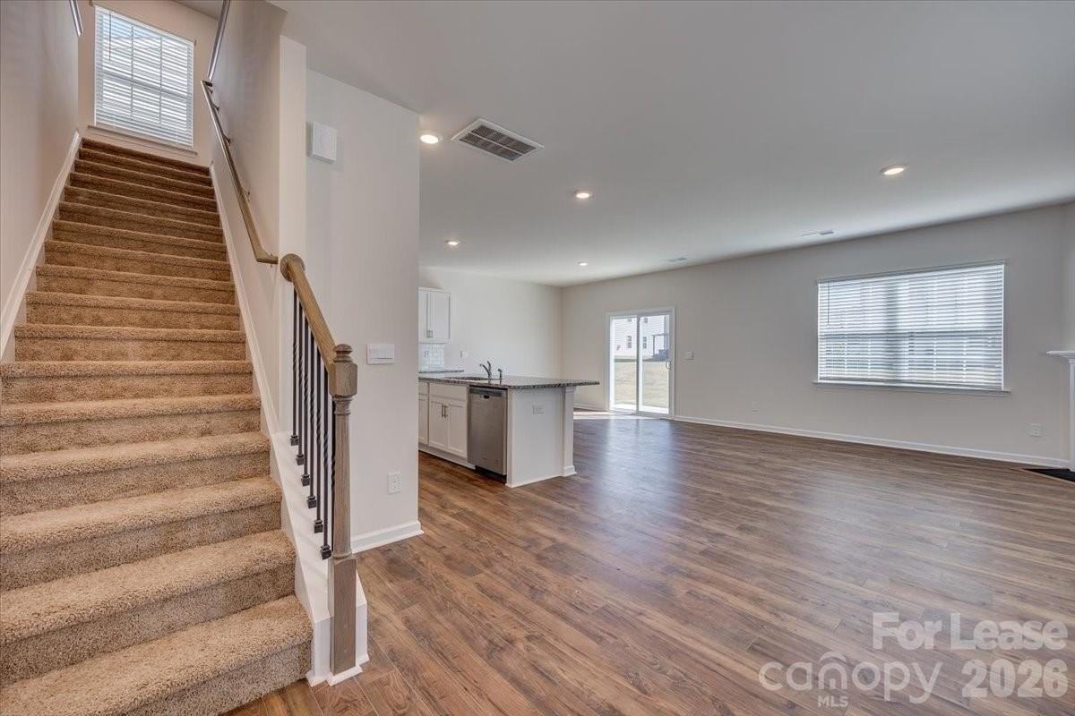 587 King Clover Ln - Photo 4 of 28