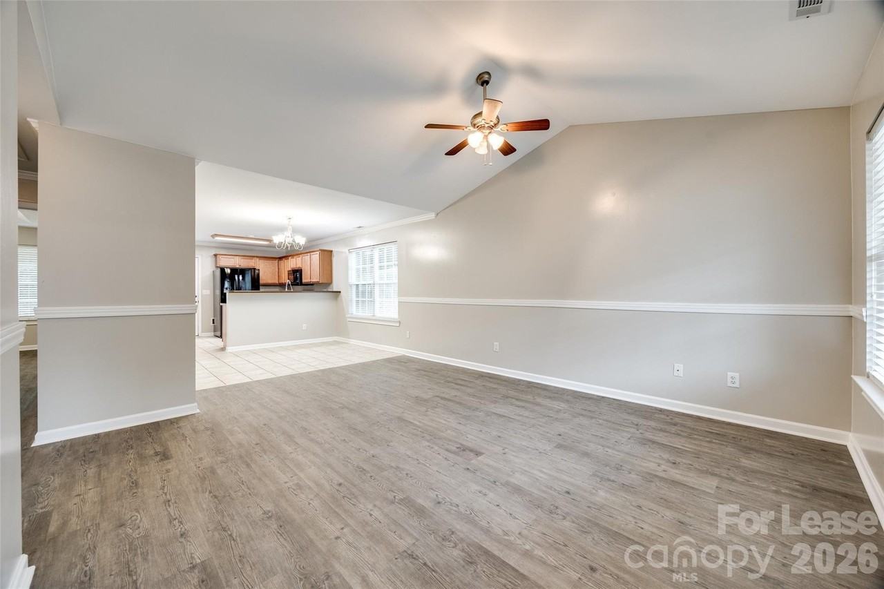 410 Danielle Way - Photo 5 of 30