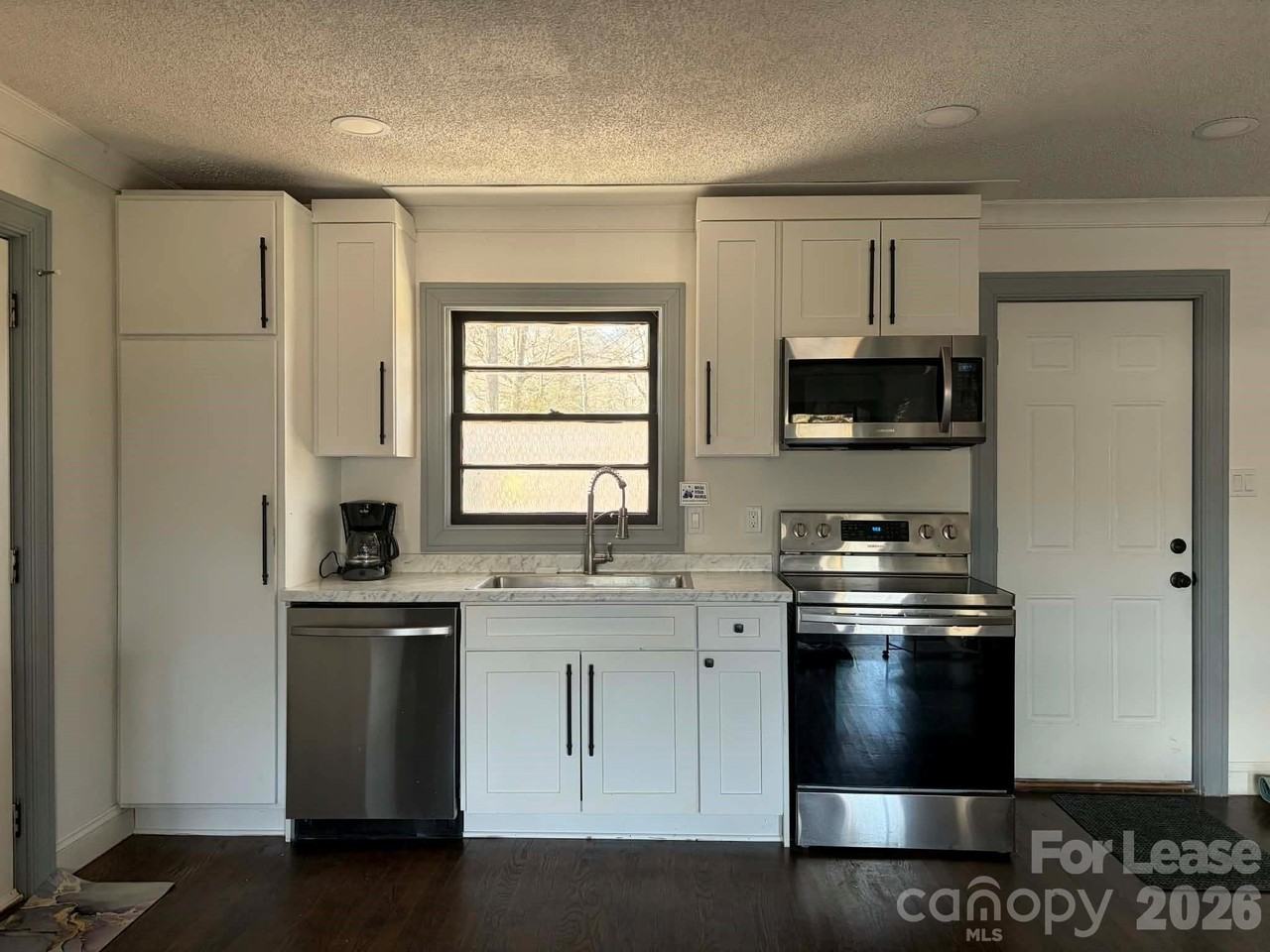 2015 Overhill Dr - Photo 2 of 13