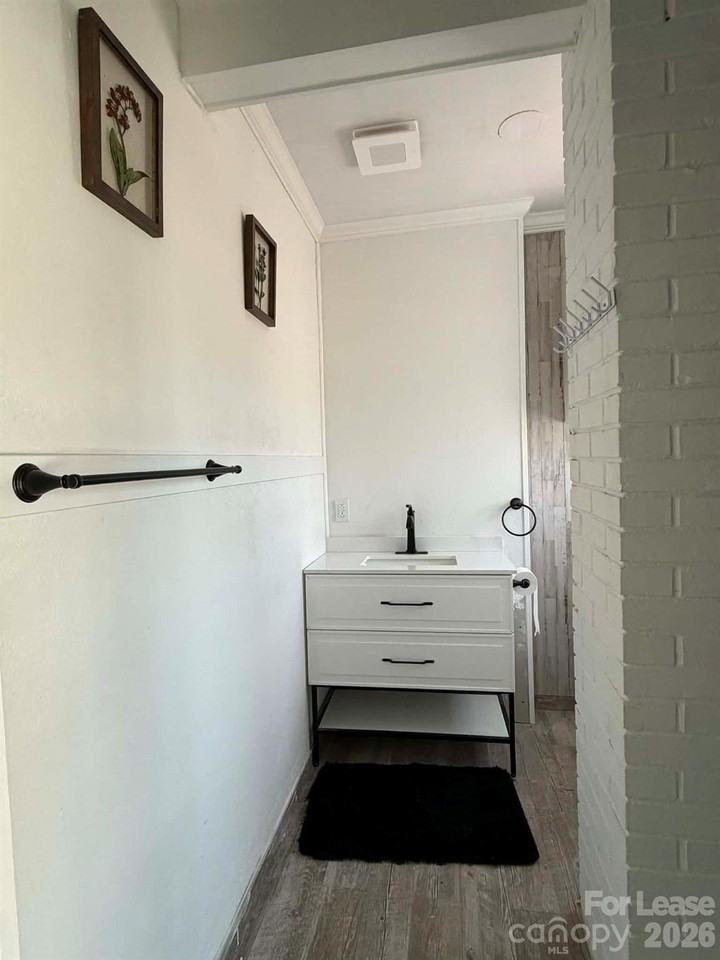 2015 Overhill Dr - Photo 4 of 13