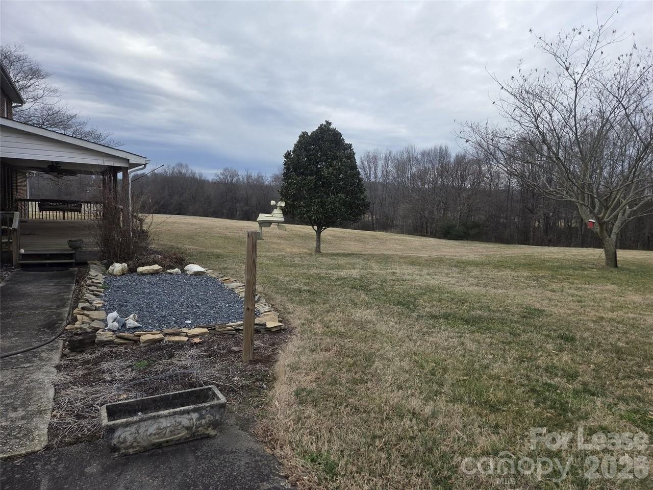 1568 Triplett Rd - Photo 5 of 35