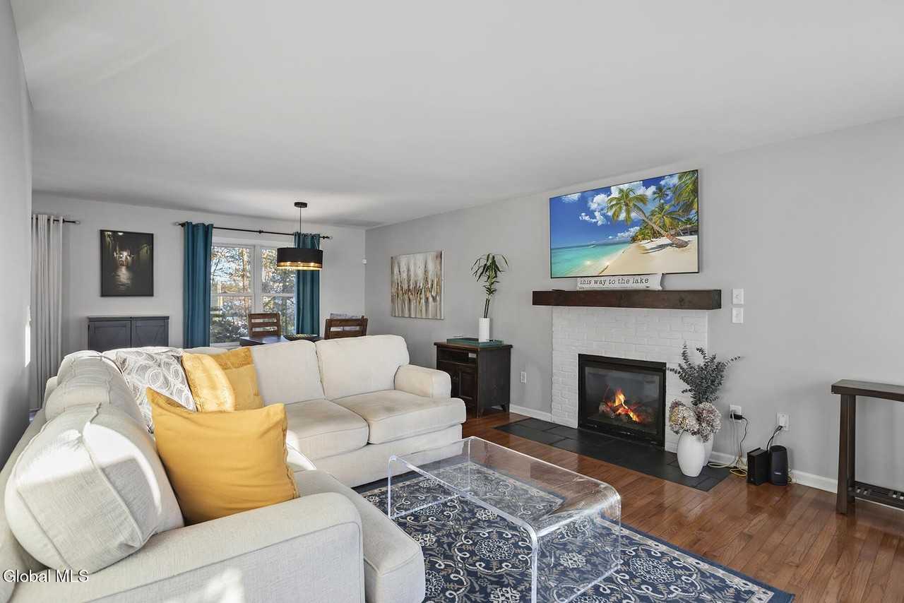 8 Backstretch Ct - Photo 3 of 29