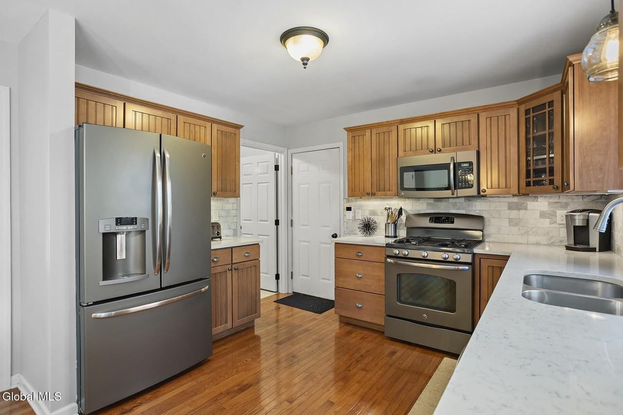 8 Backstretch Ct - Photo 6 of 29