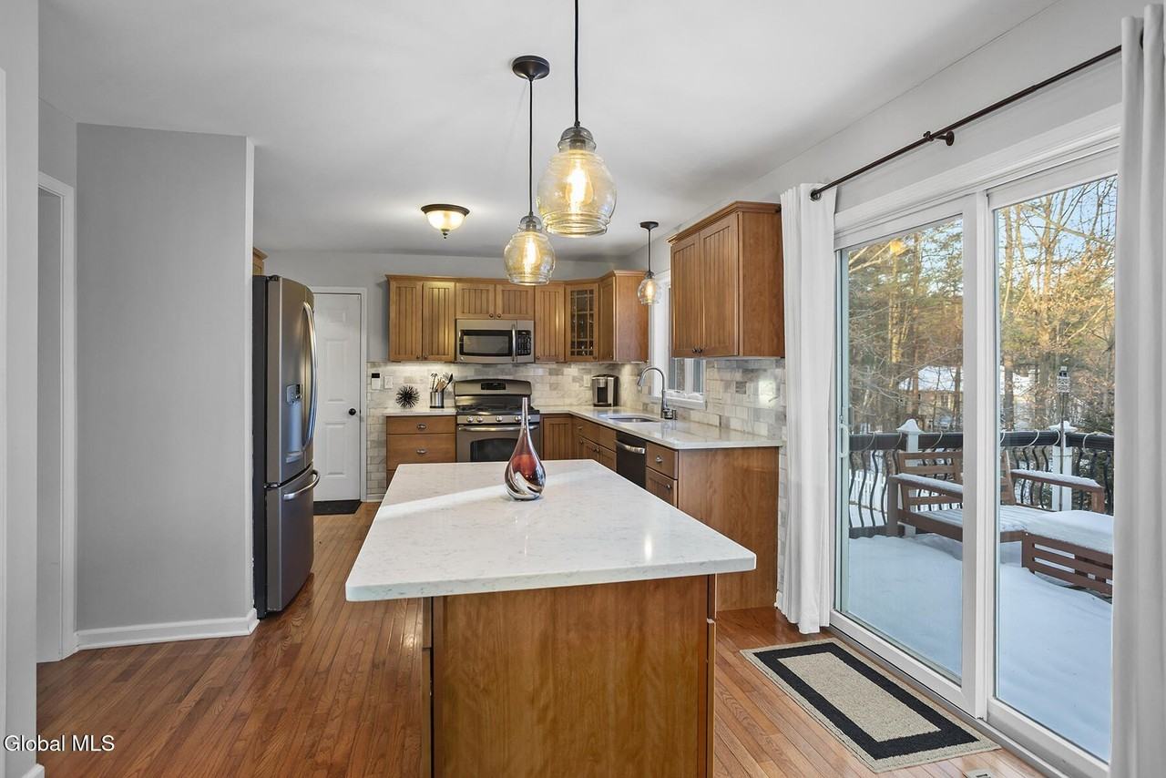 8 Backstretch Ct - Photo 7 of 29