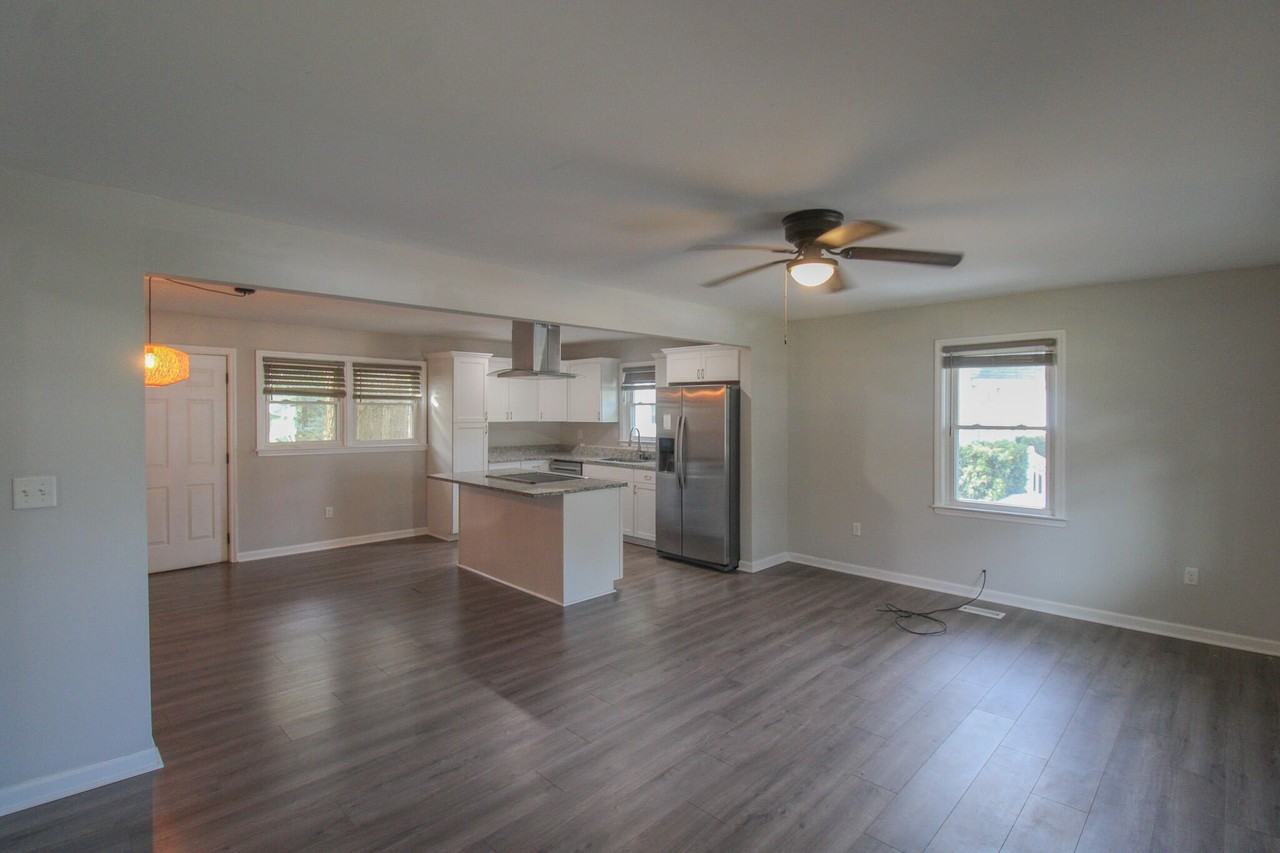 1087 Bexley St - Photo 3 of 19