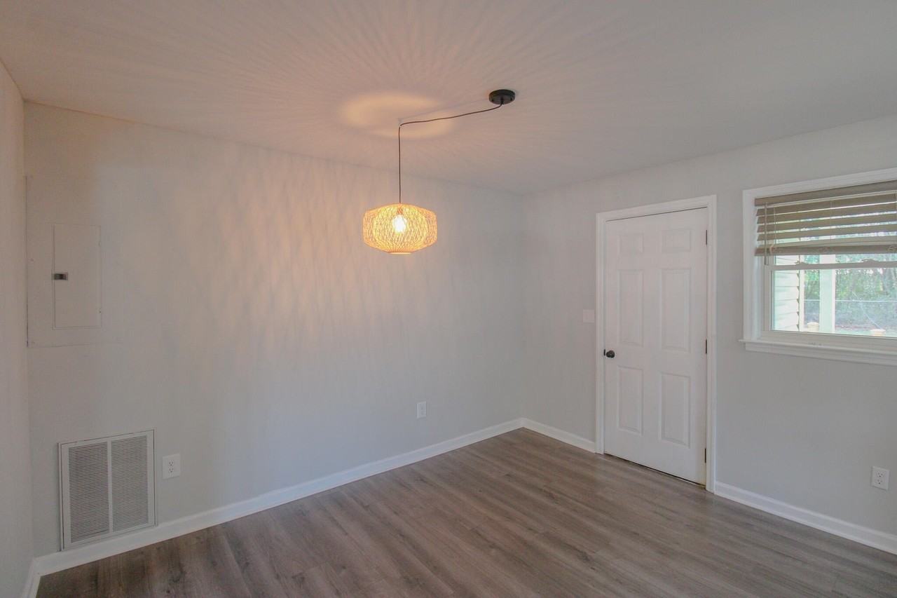 1087 Bexley St - Photo 5 of 19