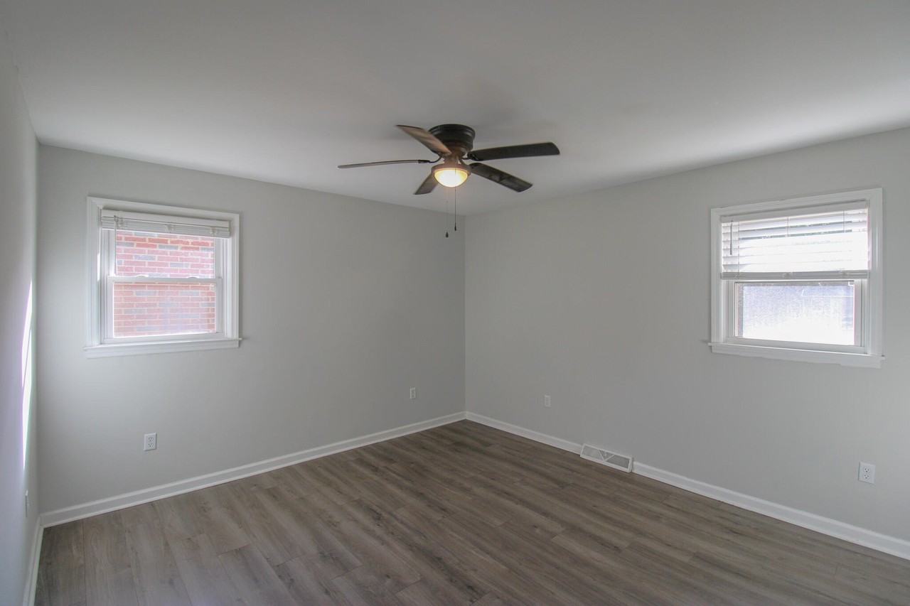 1087 Bexley St - Photo 7 of 19