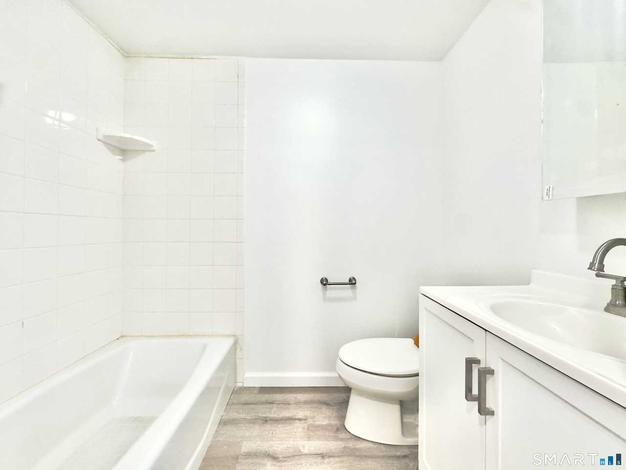 44 Highview Ave #3 - Photo 4 of 9