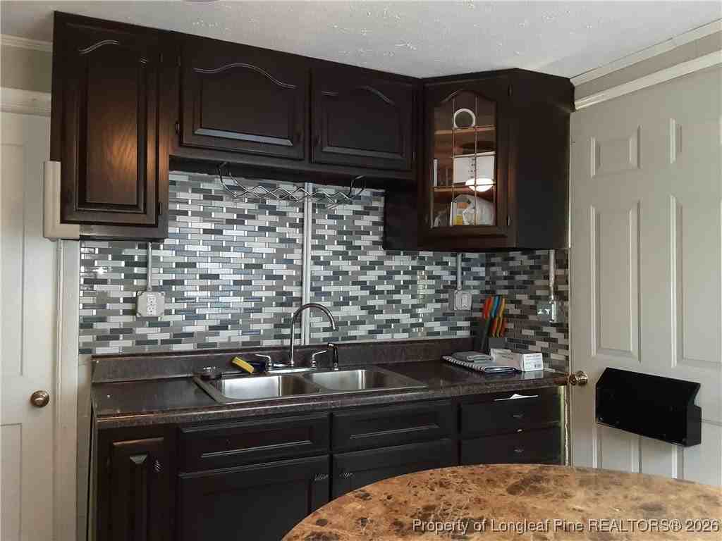 1508 Gillespie St - Photo 5 of 9