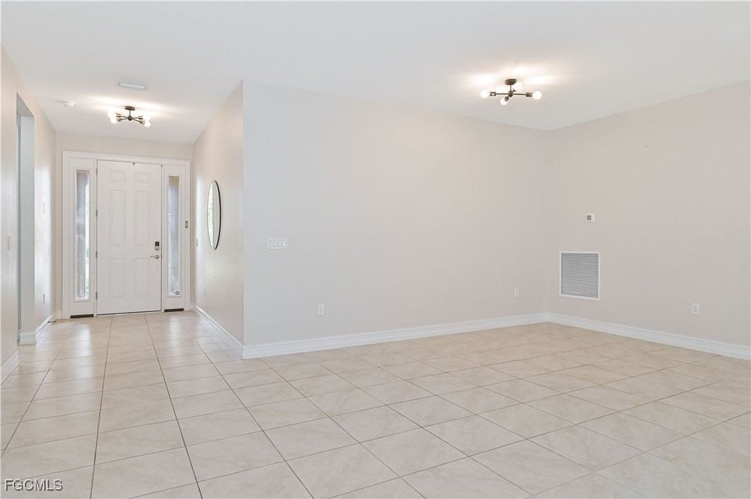 2852 Royal Gardens Ave - Photo 6 of 43