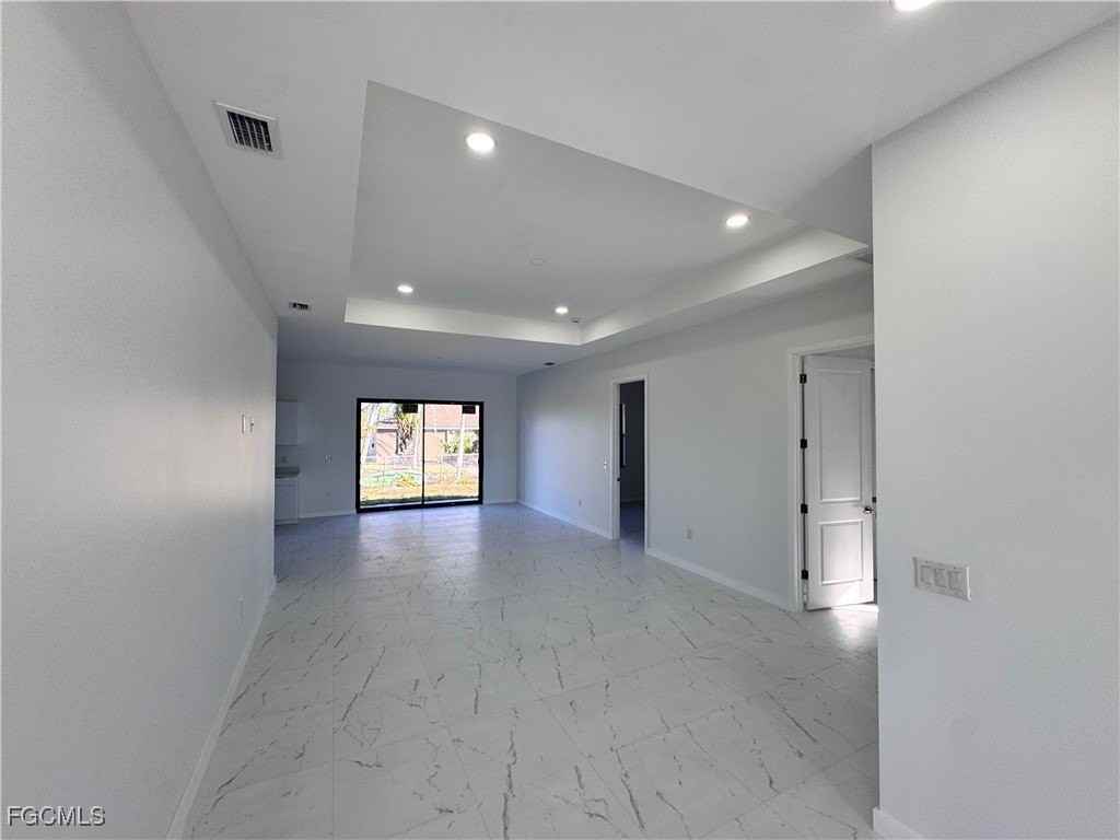 1027 Kismet Pkwy W - Photo 4 of 32