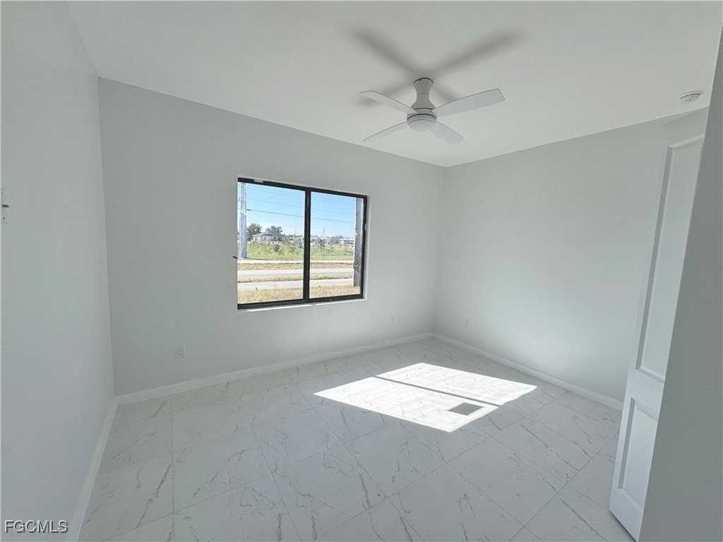 1027 Kismet Pkwy W - Photo 6 of 32