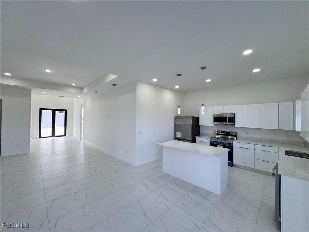 1027 Kismet Pkwy W - Photo 7 of 32