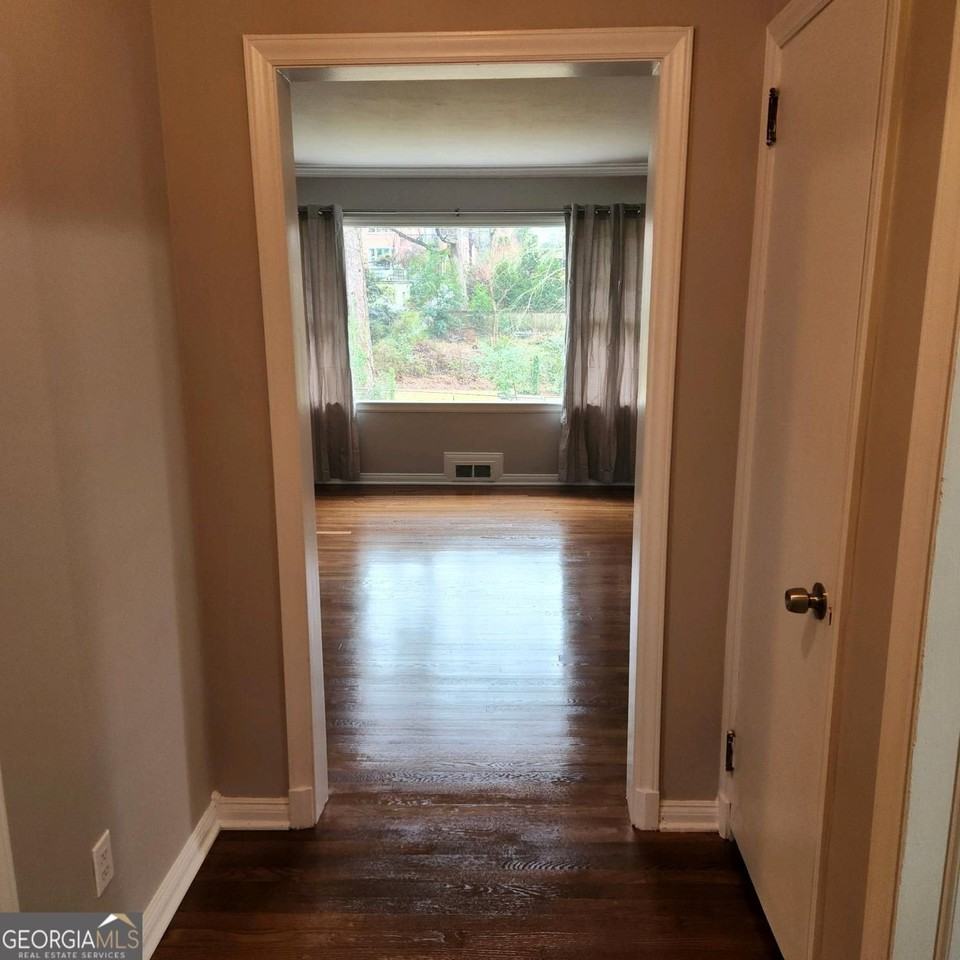 1049 Ormewood Ave Se - Photo 2 of 30