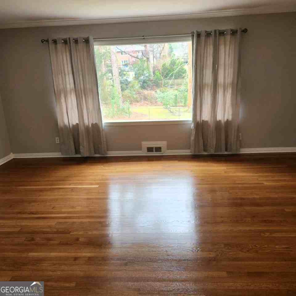 1049 Ormewood Ave Se - Photo 3 of 30