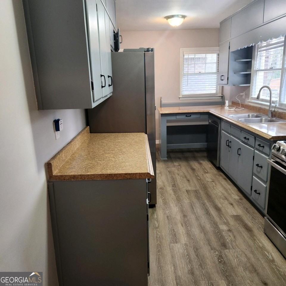 1049 Ormewood Ave Se - Photo 6 of 30