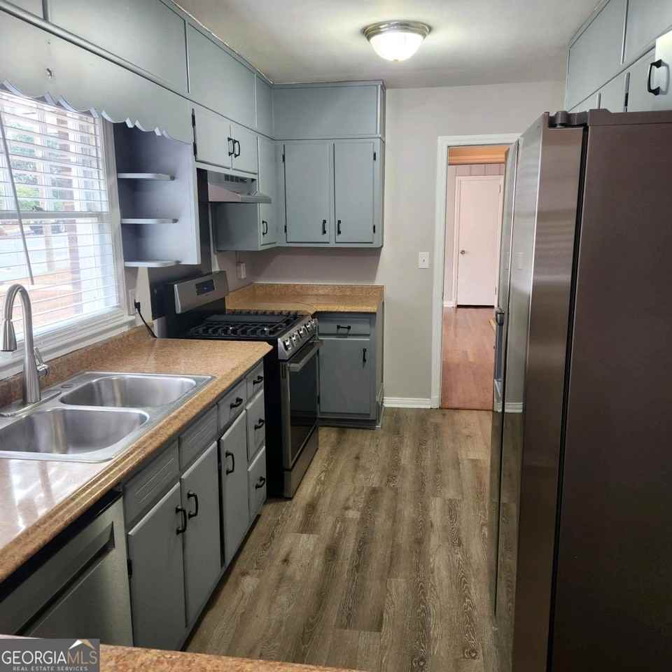 1049 Ormewood Ave Se - Photo 4 of 30