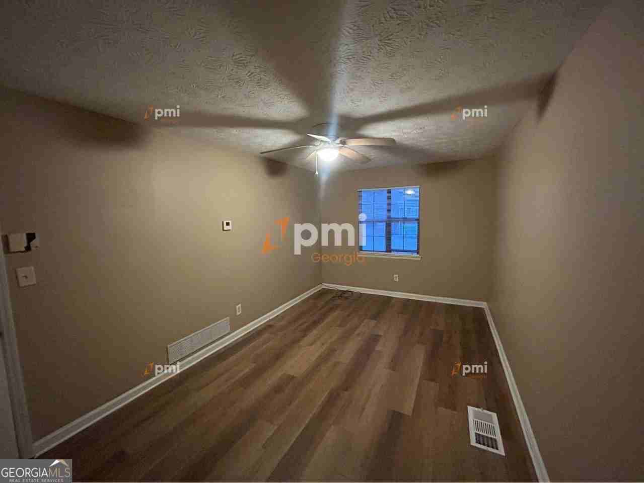 5867 Sheldon Ct - Photo 5 of 9