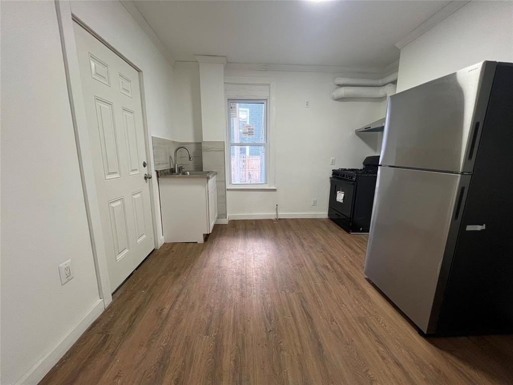 24 Robinson St #1 - Photo 4 of 6