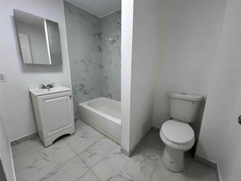 24 Robinson St #3 - Photo 5 of 7