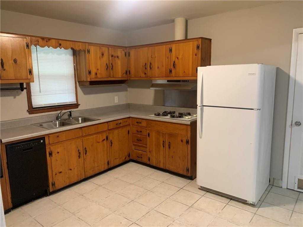 3062 Pickell Dr - Photo 7 of 19