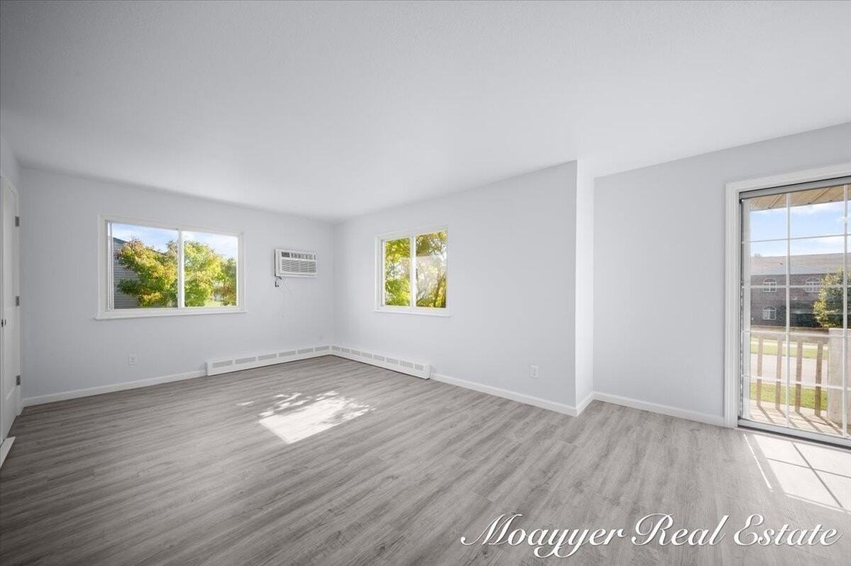 1051 Abbey Ct Apt 1 #1 - Photo 3 of 18