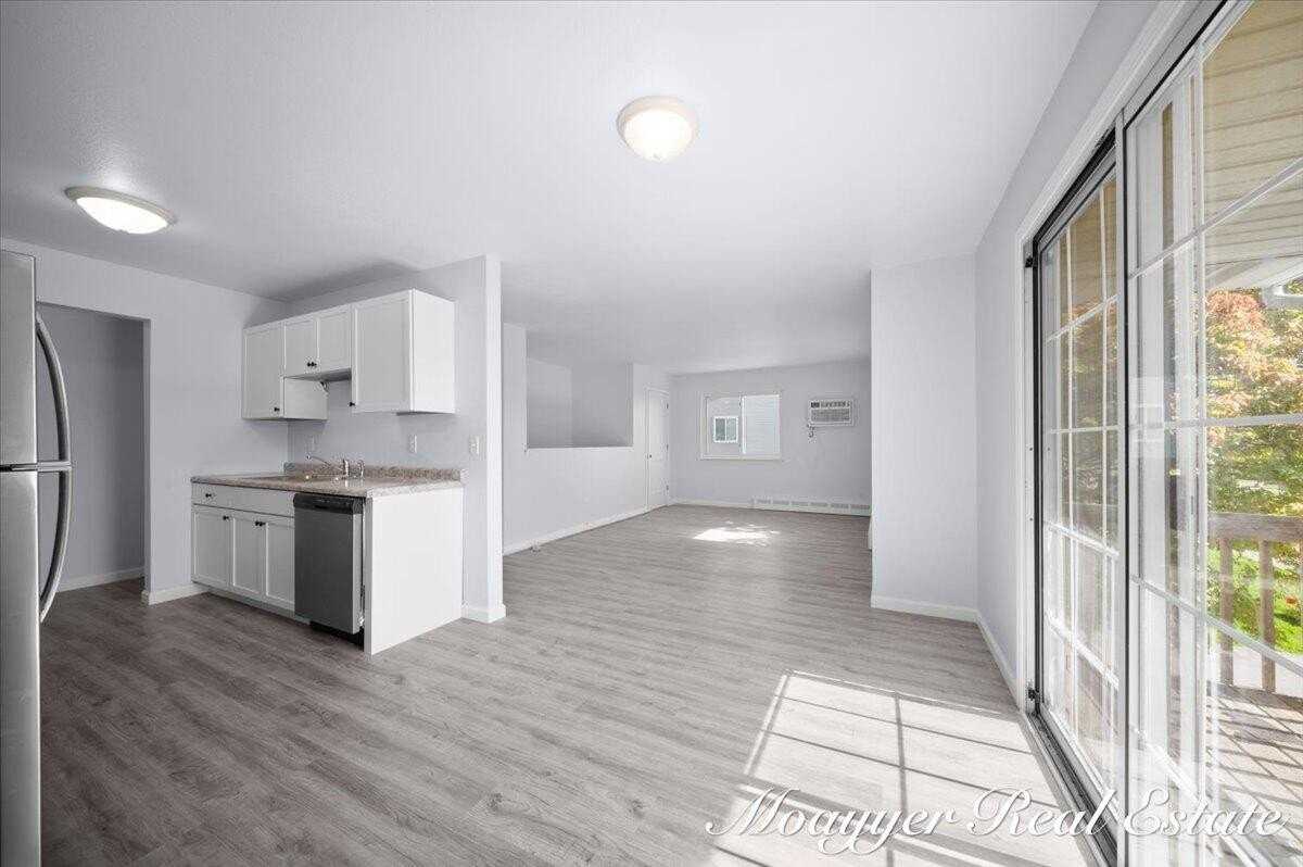 1051 Abbey Ct Apt 1 #1 - Photo 7 of 18