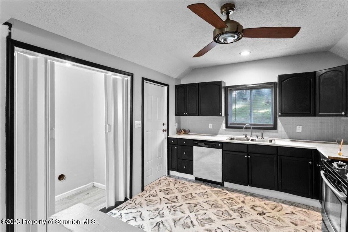 416 Electric St - Photo 2 of 9