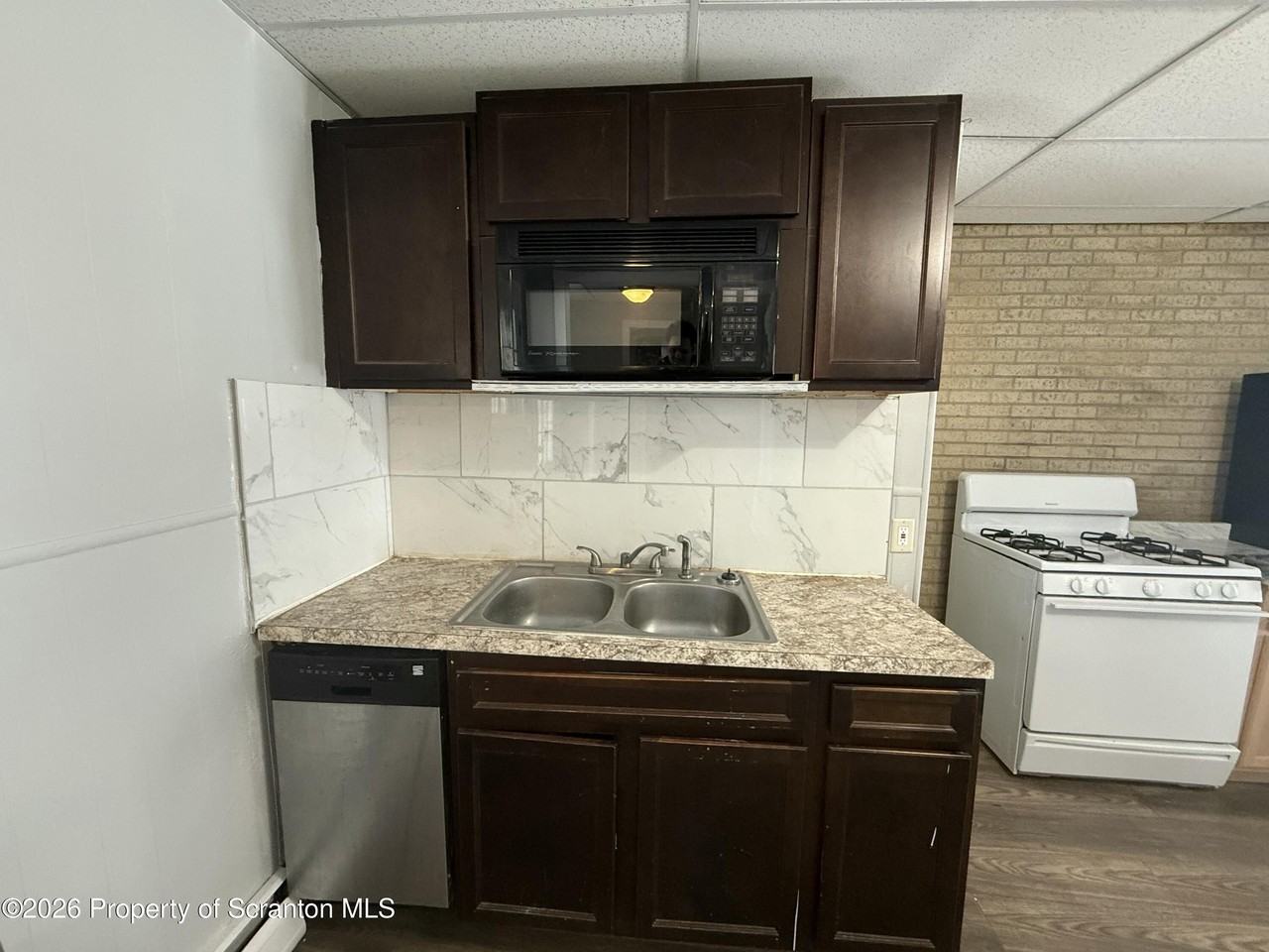 375 Grove St Fl 2 #FL2 - Photo 3 of 9