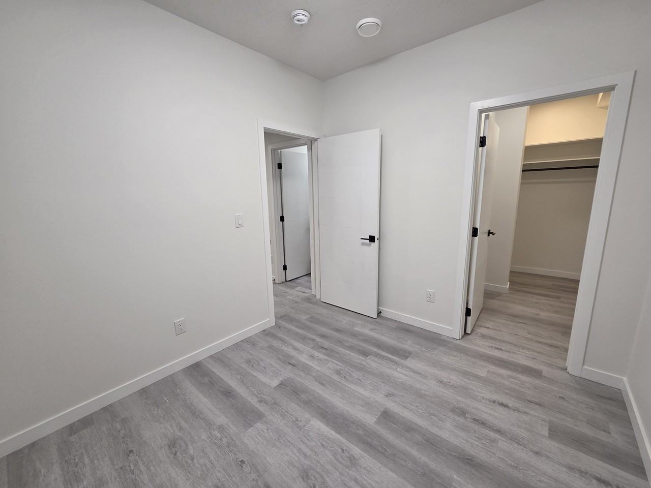 8015 83 St NW Basement Suite - Photo 3 of 8