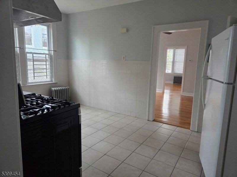 292 Leslie St #1R - Photo 4 of 9