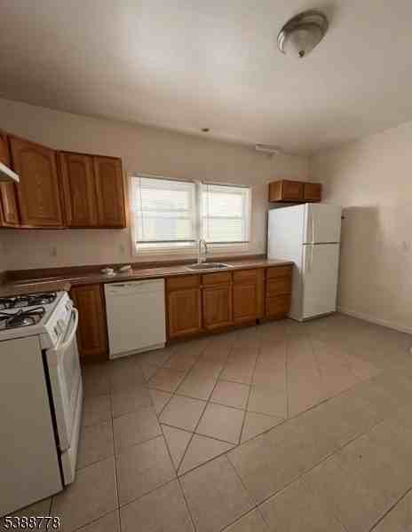 129 Grumman Ave #2 - Photo 5 of 7