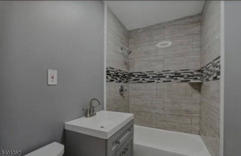 188 Park St - Photo 4 of 8