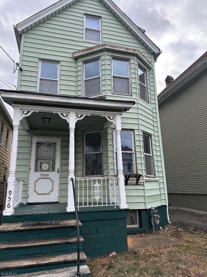 956 Lafayette St - Photo 2 of 20