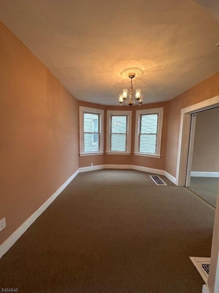 956 Lafayette St - Photo 5 of 20