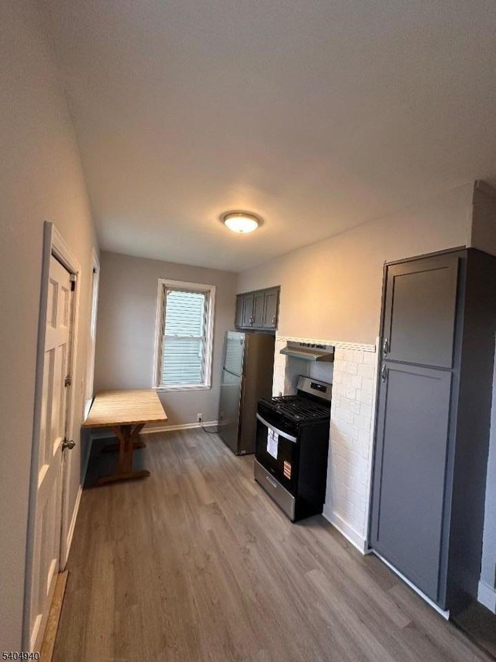 956 Lafayette St - Photo 6 of 20