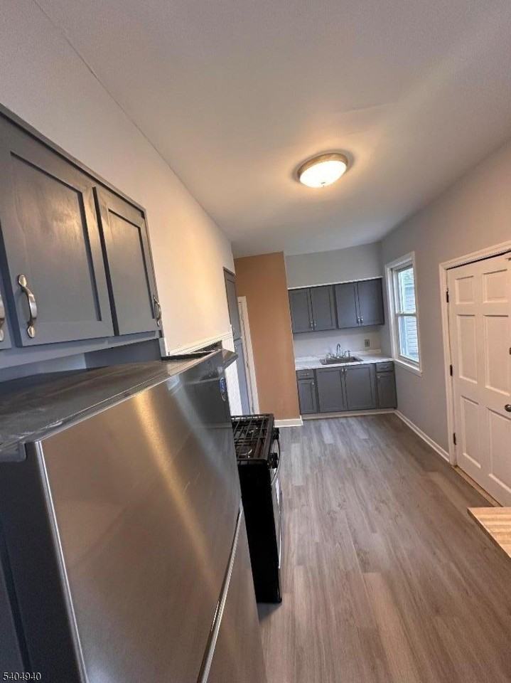 956 Lafayette St - Photo 7 of 20